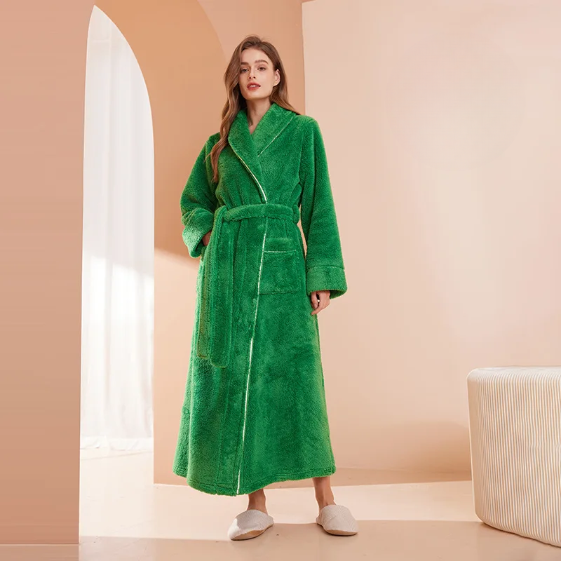 Flannel Bathrobe with Fold-Over Collar – Cozy Winter Dressing Gown for Ultimate Warmth and Comfort