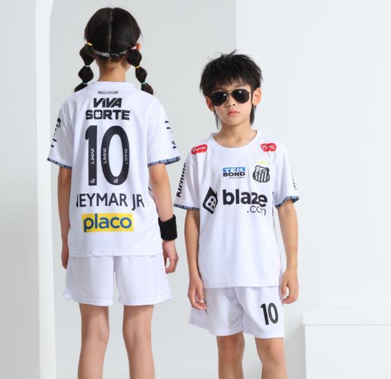 Set maglia e pantaloncini da calcio per bambini – Neymar