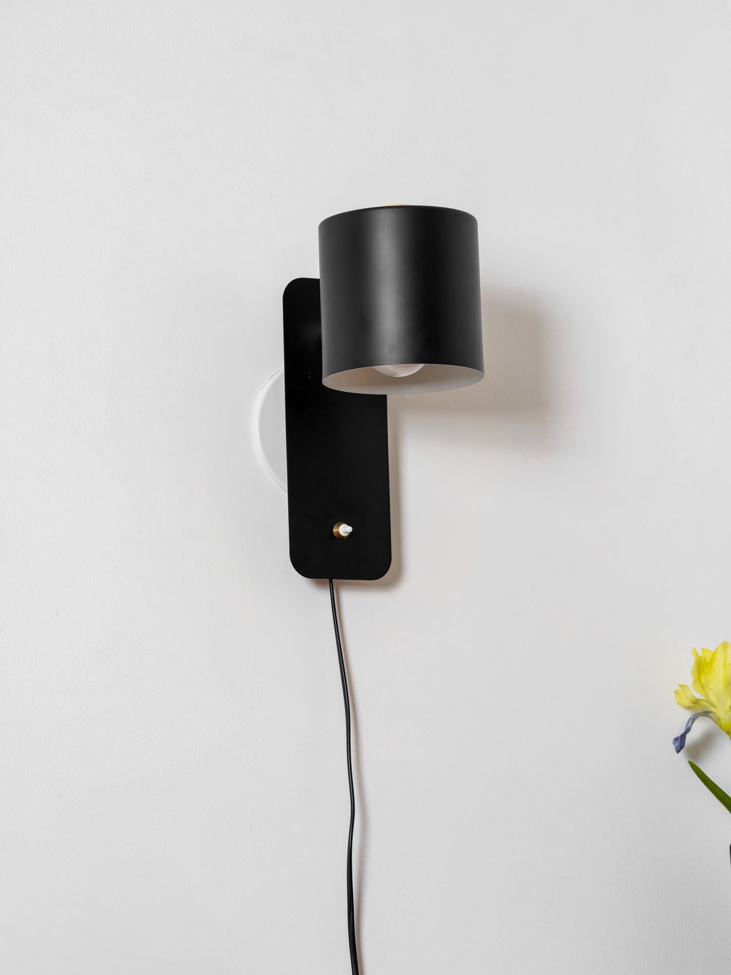 Modern Minimalist Rotatable Cylinder Plug-In Wall Sconce 1-Light