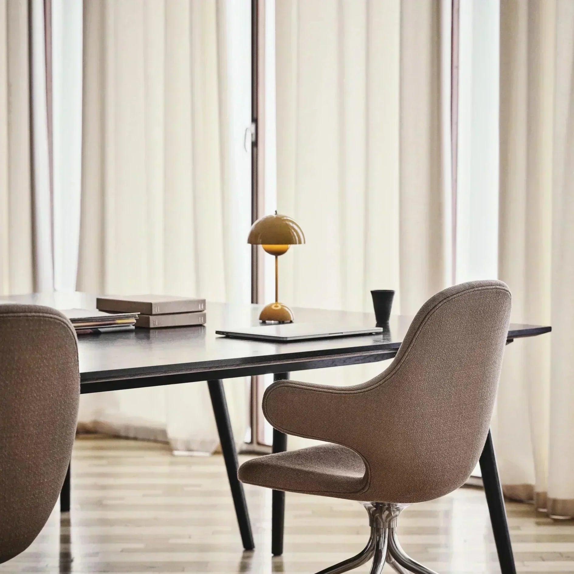 Modern Dome Wireless LED Table Lamp 1-Light